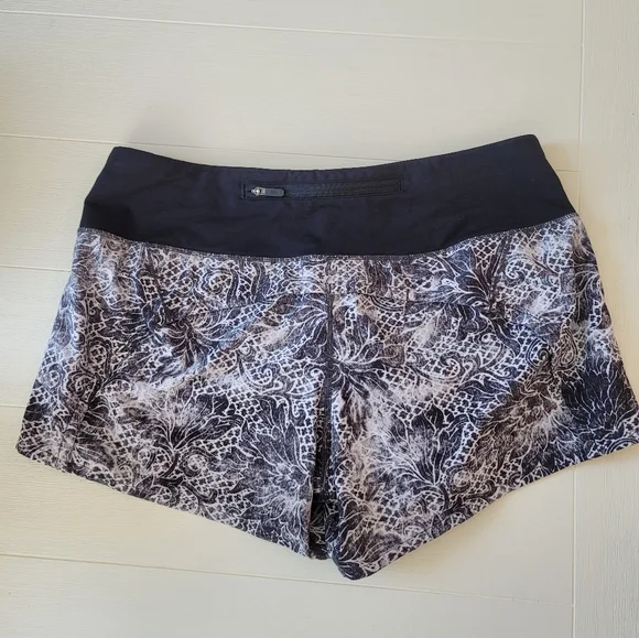 Lululemon Run Times Short II in Serigraph Alpine White Black Multi / Black - Picture 10 of 13